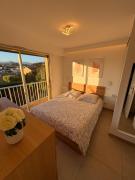 Lumineux - calme - proche plage et aéroport - climatisé - parking privé gratuit