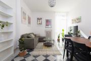 Spacious and bright accommodation with free parking