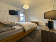 Lovely 2 BR House - Fast Wi-Fi, Private Garden