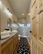 Quatro Vista A2 Oasis Modern 900sqft Oceanfront Suite & Bunks