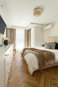 Downtown Opia - Designer 2BR 2Bath - Sauna - Private Parking