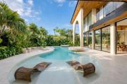 Seminyak 6BR Tropical villa with Huge curvy Pool