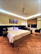 MetroSide Studio near Delta Metro Short Stay Couple Friendly