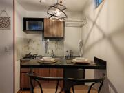 Alojate Studio en Las Quintas, Moderno, Parqueadero, Privado, Cocina & Lavadora