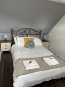 Five Guest Rooms in Tudor House Short Lets & Serviced Accommodation Frankwell Shrewsbury With Free WiFi