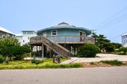 Charming 2-bedroom home in Topsail Beach, perfect for family getaways!