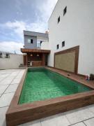 Apt em Taperapuã: piscina, churrasqueira e ar cond
