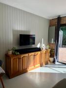Top Kurrajong