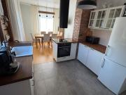 Cozy private house with backyard and hot tub