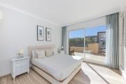 Amazing 4Br Apart. Parking, Pool, Close to the Sea