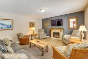 Family Escape in Crystal Mtn Resort! 13 Mi to Lake