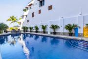 Stylish coastal condo with pool, private balcony & stunning ocean views