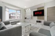 Stylish Home With Free Parking And Easy City Access