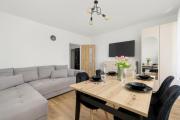 Jasny Apartament z Balkonem by Noclegi Renters