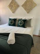 BEST Villa with Private Pool, 9 Minutes from Downtown
