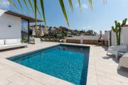 Sea View, Walk to Beach & Private Pool near Málaga