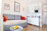 Sunny New-Build Studio, AC, Direct Tram to Center