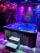 1001 Nights Luxury Spa Oasis with jacuzzi sauna and garden near Amsterdam