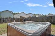 Cozy 2 Bedroom Duplex In Charlotte, Jacuzzi, Sleeps 6 plus 2