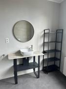 Chambre spacieuse avec salle de bain privative