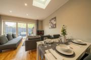 New! Lovely 2 Bed Serviced Apartment with free parking