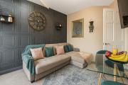 Central Located 4 guests paid parking offiste