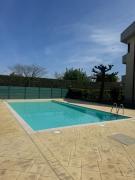 Residence The Golden Sunrise with Pool