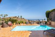 Cosy house jacuzzi wifi pool view