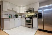 2 Bedrooms Walkout Basement Apartment at centre Richmond hill