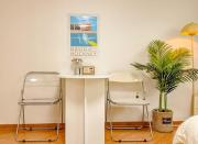 34Fully furnished studio in the heart of Hongdae, 15 minutes from Itaewon, solo travel
