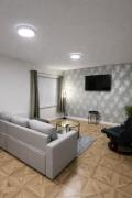 Spacious & Modern 2BR Flat in Bury Town Centre