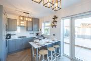 2BR House, Parking for 2, Llandudno Beach & Town
