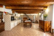 Ampio living e 3 camere tra le colline di Urbino