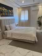 Modern & Elegant Apartment in a Prime Location