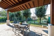 Al Porto terrace close to the lake