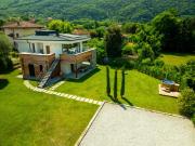 La villa del lago in terrazzo