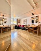 Group-Friendly Flat - 3 Beds, a Sofa Bed & Parking