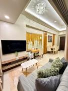 UPS27 Chic & Cozy Haven 8 our BGC luxe hideaway QueenBed & Sofabed