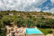 Infinity Pool Villa Amongst Citrus Groves In Noto