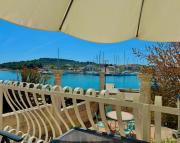 Seafront apartment with amazing view