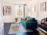 Emerald Chic - Old Town Apartment