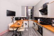 Relaxing 4 bdrm Central Apartment