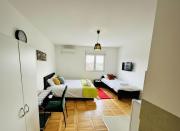 Airport-Friendly Studio 2B Quick City Access