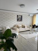 White Home Luxury-free private garage