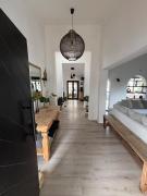 Casa Yucca - Big Pool, Garden, Indoor Braai, 450m to Beach, Secure Parking