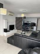 Acogedor y moderno apartamento con piscina