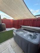 Relaxing Retreat Private Jacuzzi Patio Sleeps 12