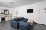 Hilltop Apartment 9