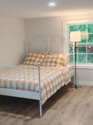 Bright Ensuite Room with 2 Queen Beds-3A