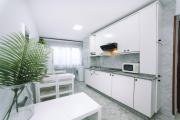 Confort en Arzúa Centro, Apt 1 by CABANA Rentals